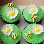 Капкейки с ромашками и пчелками. Код: КК-056